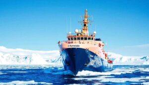 Le patrouilleur L'Astrolabe repart pour l'Antarctique : ravitaillement crucial de la station Dumont d'Urville
