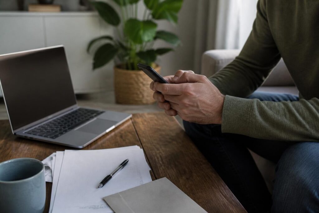 CNAVTS téléphone : comment contacter la CNAV en 2025 ?