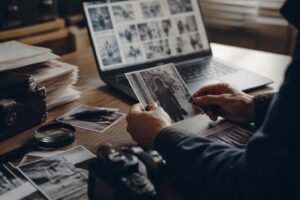 Rechercher une personne avec une photo : méthodes et outils